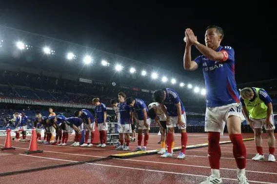 یکی از پرافتخارترین تیمهای ژاپن در قعر جدول لیگ