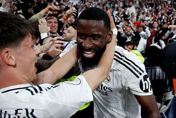  رئال مادرید مدافع جنجالی خود را همچنان نگه می‌دارد