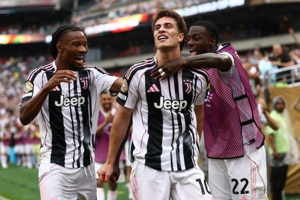 یوونتوس به دنبال تمدید قرارداد ستارۀ مدنظر بارسلونا