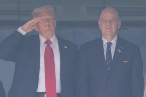 عکس؛ واکنش ترامپ به پرواز جنگندهها بر فراز ورزشگاه متلایف