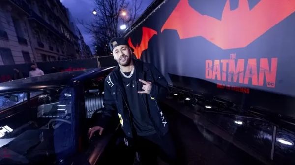  نیمار و خرید خودروی معروف بتمن  عکس