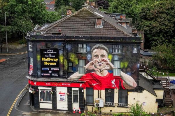 نقاشی دیواری باشکوه دیوگو ژوتا در بندر لیورپول