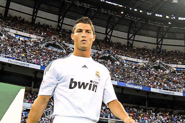 نگاهی به پرتماشاگرترین مراسمهای معارفه در تاریخ فوتبال