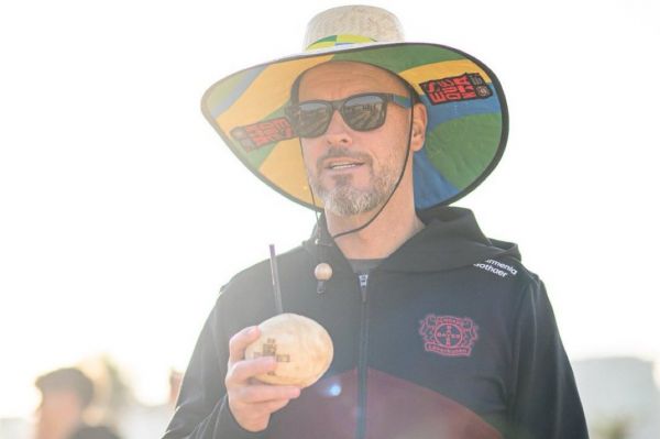 عکس؛ حضور اریک تن هاخ در سواحل برزیل