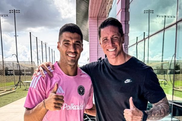  دیدار دو ستاره سابق لیورپول؛ سوارز و فرناندو تورس  عکس