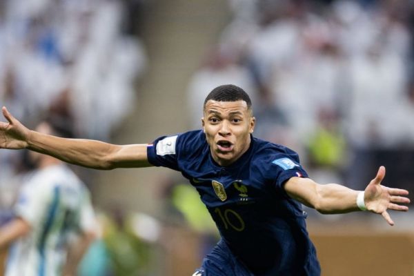 تشکیل پرونده علیه پلیسهایی که از امباپه پول گرفتند