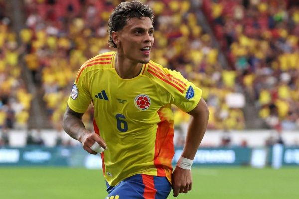 فوری؛ تلاشهای شبانه رم برای ستاره کلمبیایی جواب داد