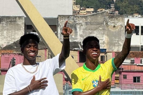 عکس؛ رونمایی از مجسمه ستاره رئال مادرید در زادگاهش