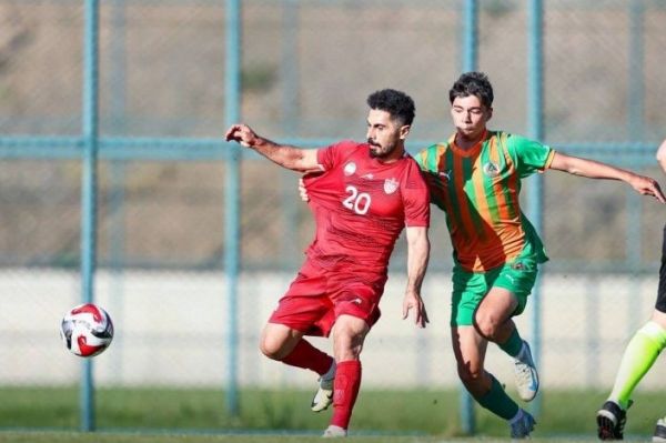  عالیشاه، بدون بازوبند کاپیتانی در زمین