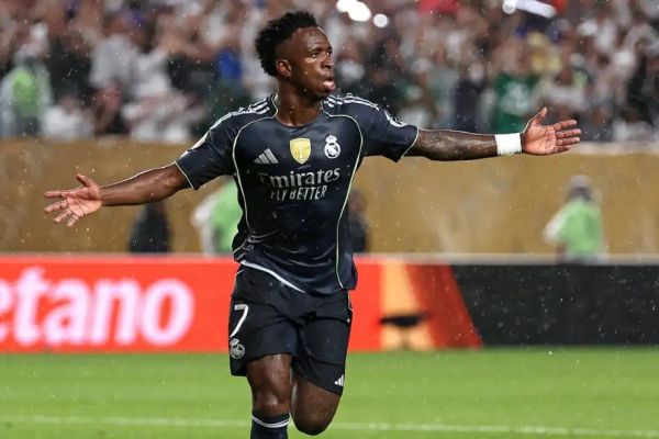  تردید وینیسیوس برای تمدید قرارداد در پی پیشهاد 300 میلیونی الاهلی