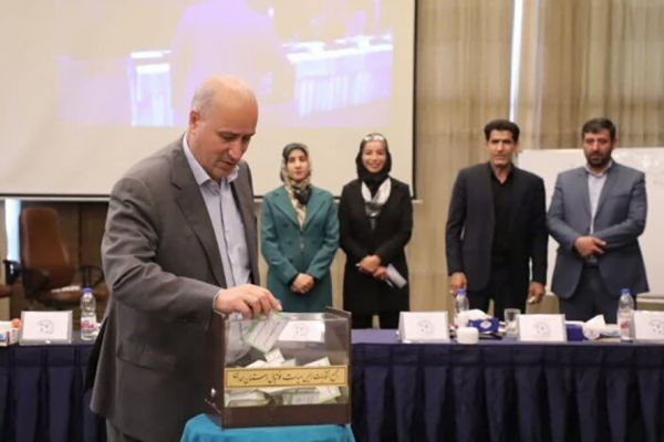 عربیان رئیس هیات فوتبال همدان شد