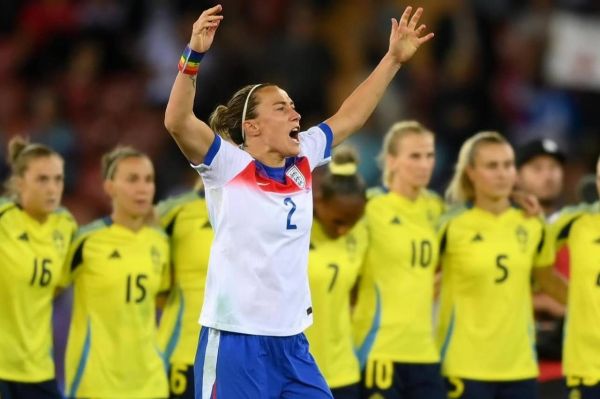 ستایش برونز توسط سرمربی زنان انگلیس؛ او بی همتاست