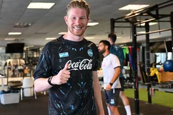 واکنش دیبروینه به پوشیدن پیراهن مارادونا در ناپولی