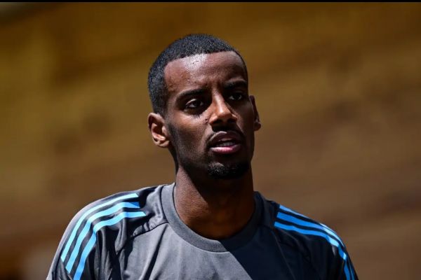 الکساندر ایساک به خانه فرستاده شد