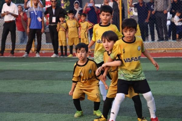  دهقانیان  برای ثبت نام در مدارس فوتبال به هیات های استانی مراجعه کنید