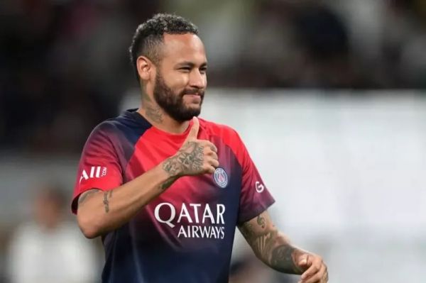  هدیه‌هایی که نیمار از پاریسن ژرمن دریافت کرد  عکس