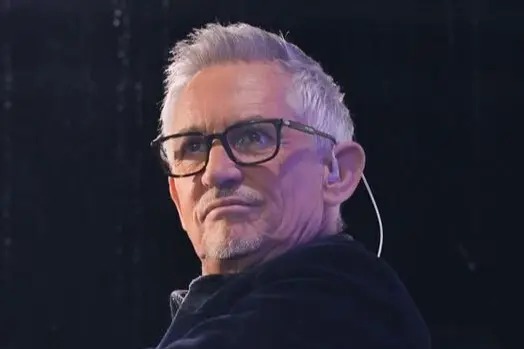 خوشامدگویی ستاره سابق بارسلونا به رشفورد عکس