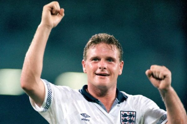  انتقال اسطوره فوتبال انگلیس به بخش مراقبت‌های ویژه