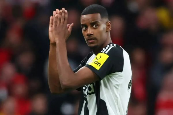  ادعای سرمربی سابق نیوکاسل  لیورپول نظر ایساک را تغییر داده است