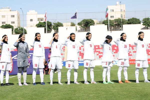  تیم ملی فوتبال بانوان وارد مشهد شد
