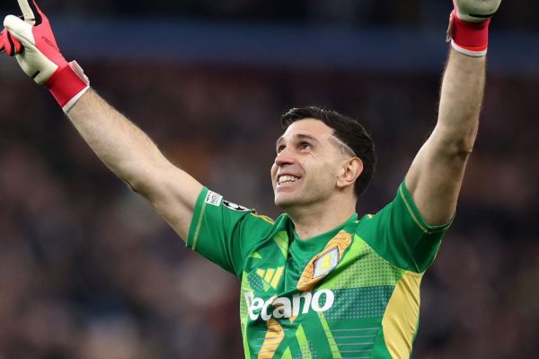 رد پیشنهاد منچستریونایتد برای امیلیانو مارتینز