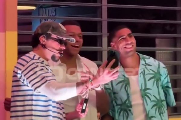  عکس؛ حضور امباپه و بازیکن پاریسن ژرمن در کنسرت خواننده اهل پورتوریکو