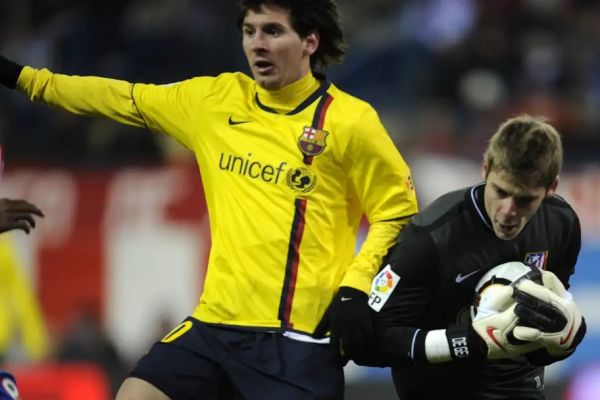 ادعای دروازهبان سابق منچستریونایتد بدن مسی از سنگ ساخته شده