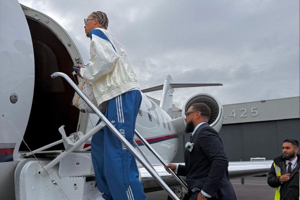  عکس؛ سفر خرید جدید لیورپول به انگلیس