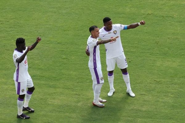 قهرمان سابق آسیا و اضافه کردن 12 بازیکن جدید