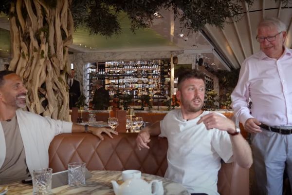 ابهت فرگوسن هنگام روبرو شدن با بازیکنان سابقش در منچستریونایتد