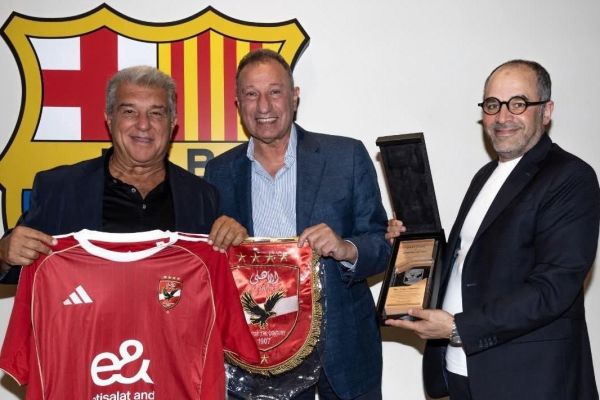  عکس، لاپورتا و استقبال از هیات باشگاه الاهلی مصر