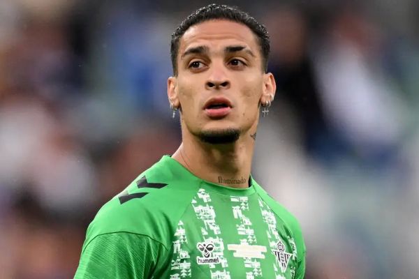  بتیس در آستانه انصراف از خرید ستاره منچستریونایتد