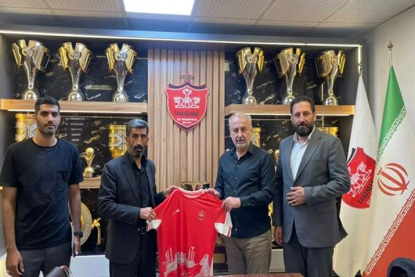 حضور برادر دو هوادار درگذشته پرسپولیس در باشگاه