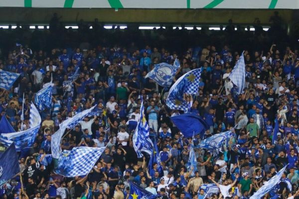 چینی هواداران خواستار ثبات در استقلال هستند