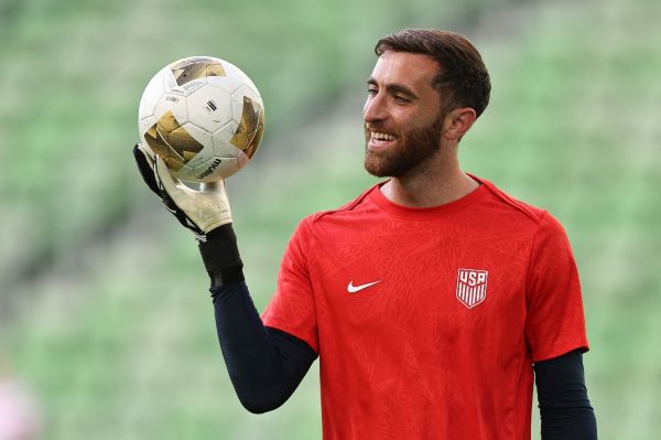  انتقال دروازه بان سابق آرسنال به لوشامپیونه، در آستانه لغو شدن