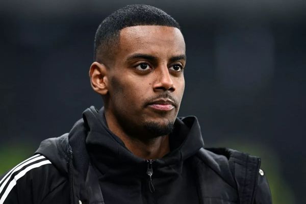  الکساندر ایساک در لیست تور پیش‌فصل نیوکاسل نیست