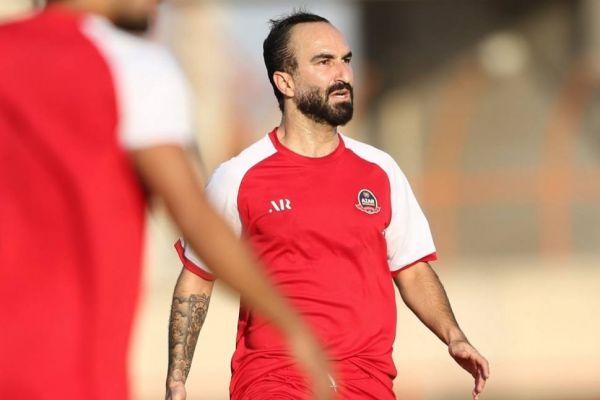  داریوش شجاعیان با لباس قرمز دیده شد