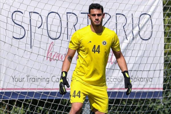 ضرر بزرگ یک دروازهبان از حضور حسینی در سپاهان