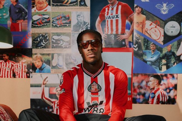  رونمایی رسمی گربه‌های سیاه از کیت اصلی جدیدشان