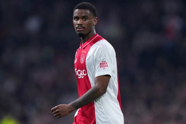 مذاکرات پیشرفته چلسی برای به خدمت گرفتن مدافع آژاکس