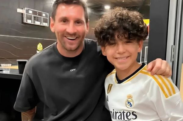 عکس گرفتن هوادار رئال مادرید با لیونل مسی