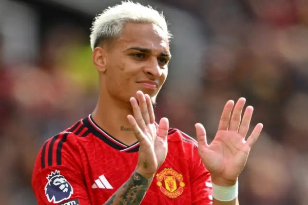 ابهام در آینده ستاره منچستریونایتد؛ بازگشت به لالیگا منتفی شد