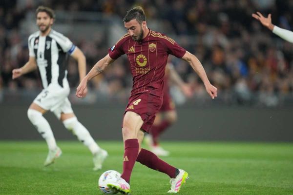 نقل و انتقالات یوونتوس از تعلیق انتقال وه آ تا علاقه به کاپیتان رم