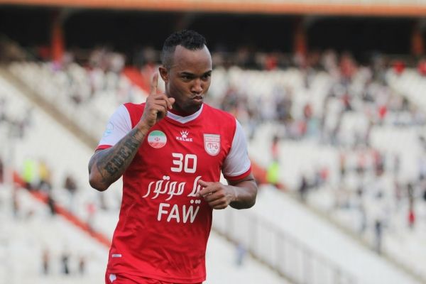 ادینیو برای تراکتور مهاجم پیشنهاد کرد