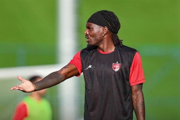  رونمایی از توافق‌نامه پرسپولیس و استقلال خوزستان برای انتقال بیفوما