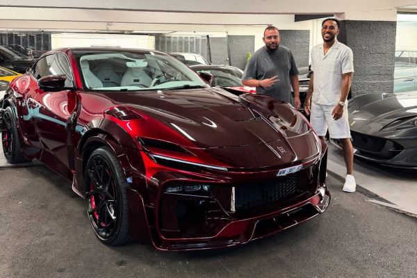 رونمایی ستاره گابنی از خودروی لوکس جدیدش عکس