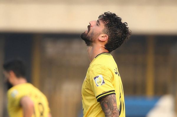  ادعای مجری فوتبال برتر  پیش‌پرداخت استقلال به دانشگر، 40 میلیارد بود