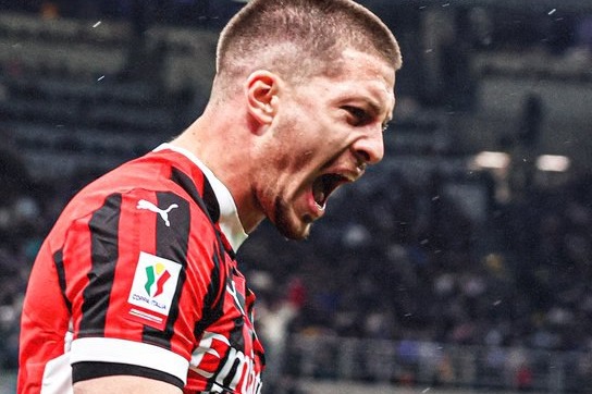  مذاکرات ادامه‌دار بین مهاجم پیشین میلان و تیم لالیگایی