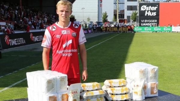  تخم مرغ و جوی دوسر جایزه بهترین بازیکن زمین در لیگ نروژ
