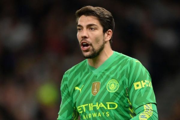 دروازهبان منچستر سیتی به منچستر یونایتد میرود